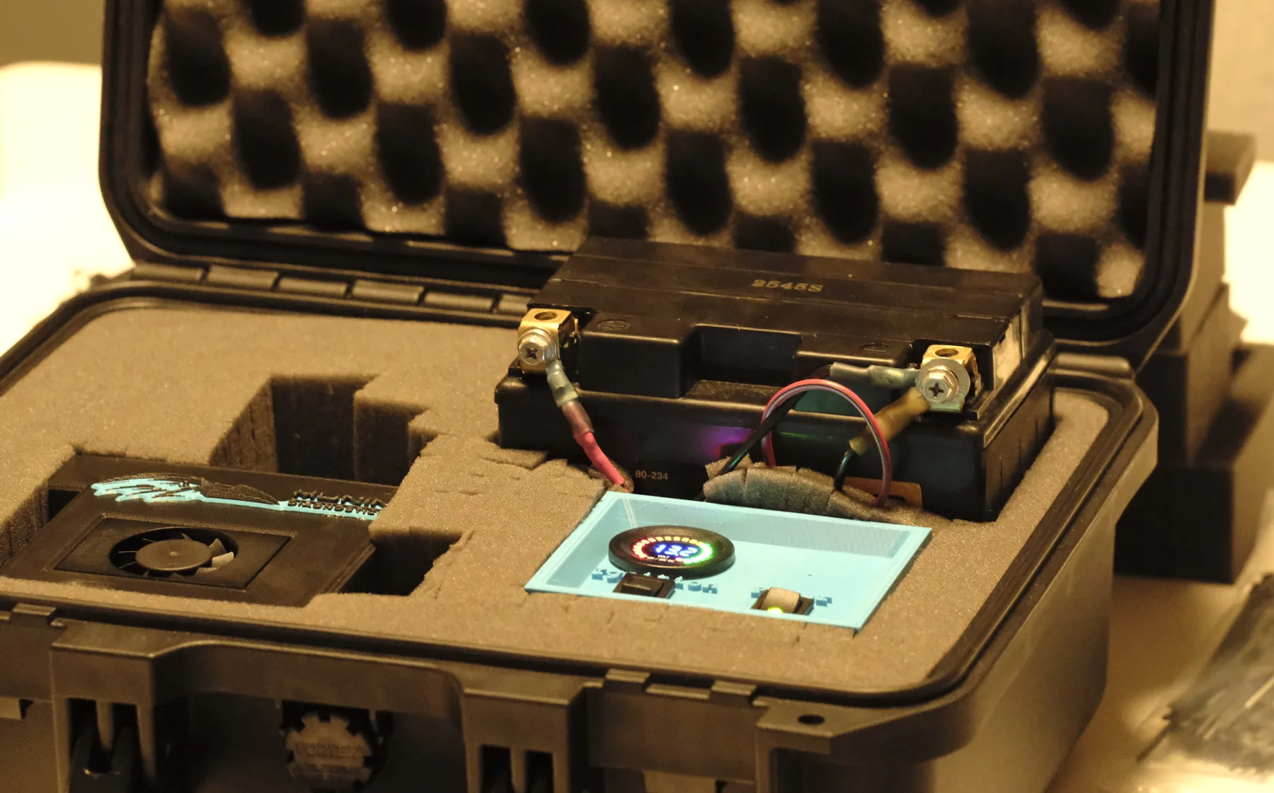 Munin's travel unit in an open case